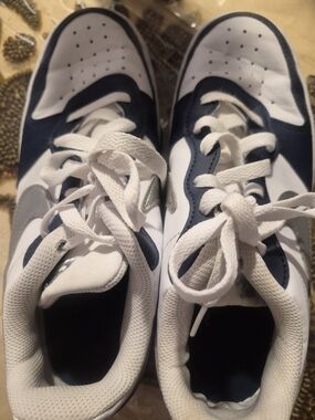 Nike Kids White and Navy Low-Top Sneakers